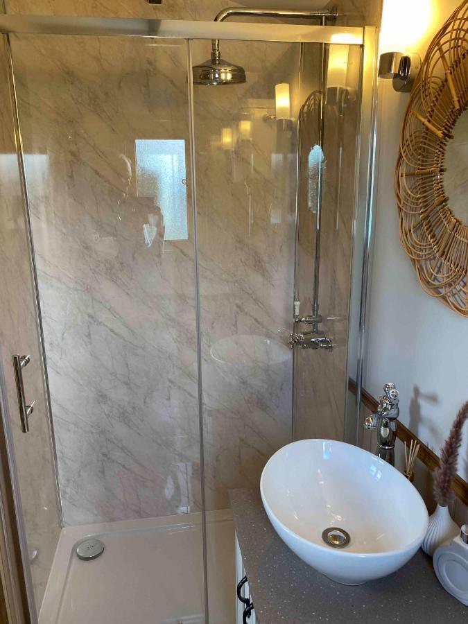 Вилла Boyce Fen Farm Retreat Glamping & Fishery Уисбек Экстерьер фото