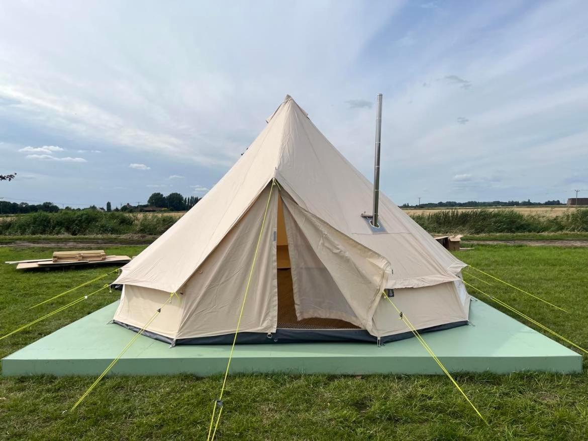 Вилла Boyce Fen Farm Retreat Glamping & Fishery Уисбек Экстерьер фото